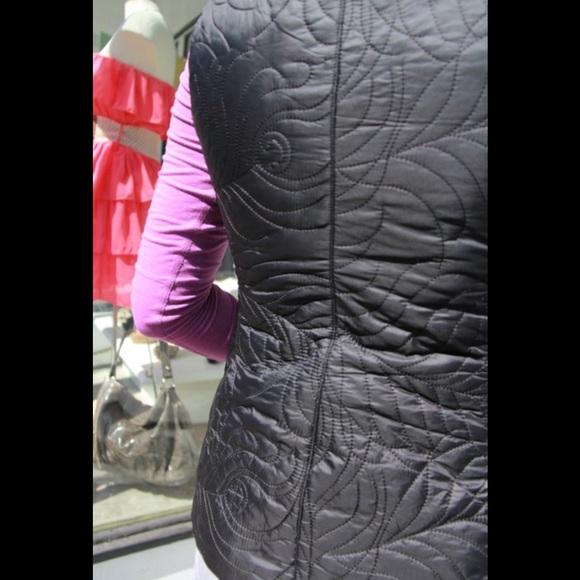 ⭐️ 2 x Host Pick ⭐️ Rare Lululemon Get Down Vest *Reversible - Picture 13 of 16